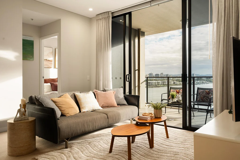 Hamilton 2chambre River Side Luxury with Unparalleled River and City Views!