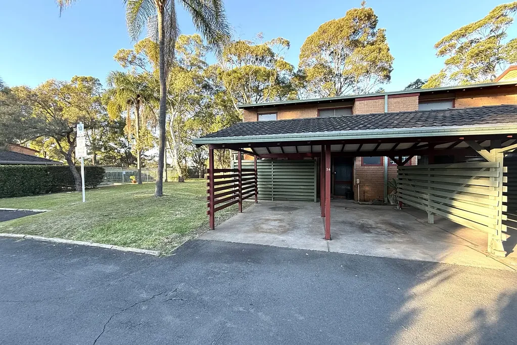 SPACIOUS THREE BEDROOM TOWNHOUSE