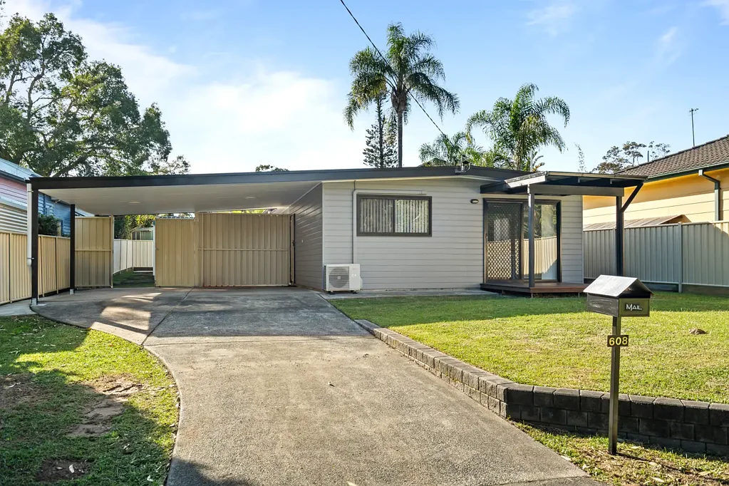 RENOVATED HOME IN EAST BATEAU BAY AREA