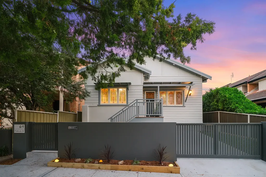 Merewether 3Zimmer Put simply, period charm & modern updates, 650m to the beach