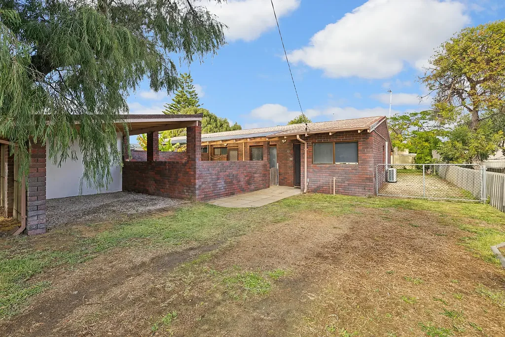 Lancelin 2房  AN OPPORTUNITY TO SECURE A SLICE OF COASTAL LANCELIN