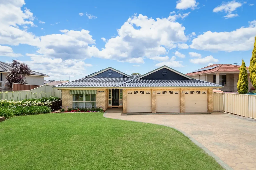 33 Archibald Crescent, Rosemeadow, NSW 2560