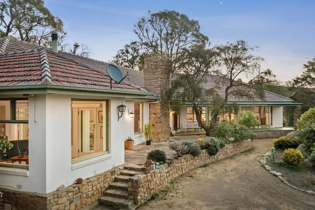 Ruffy  'Ardroy ' An Iconic 1950s Homestead with Three Fireplaces, Library & Valley Views