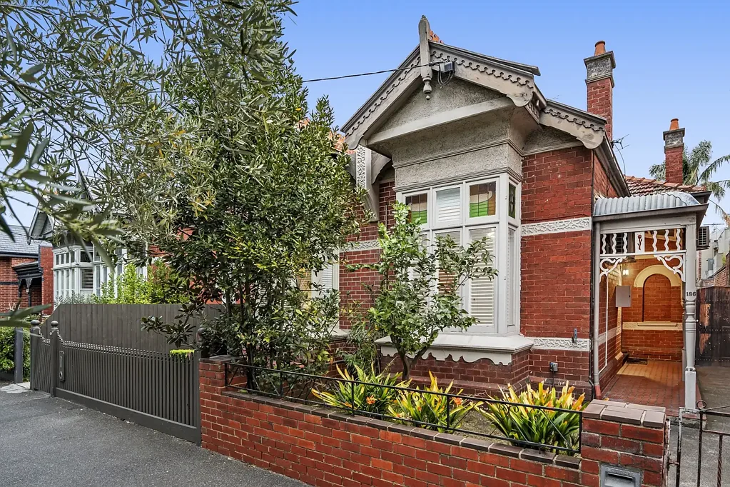 Albert Park 3कमरा Edwardian Gem in a Coveted Albert Park Location