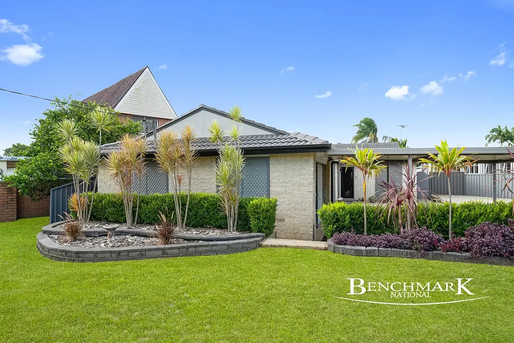 Moorebank 3Phòng ngủ Stunning Fully Renovated Single-Level Home in Prime Location – Move-In Ready!