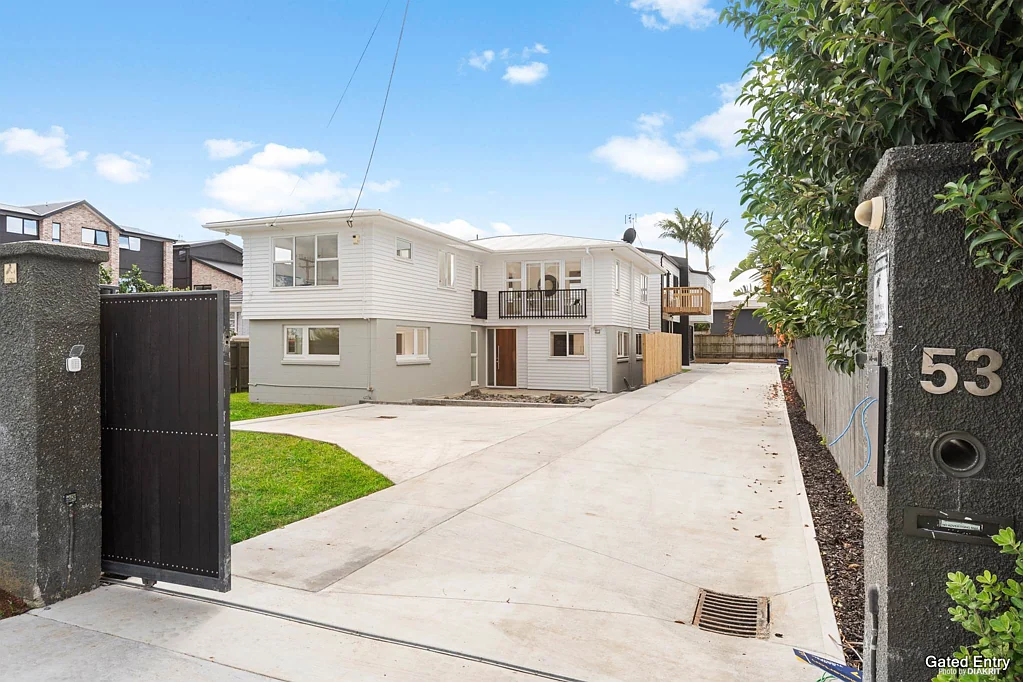 Te Atatu Peninsula 6房 稀缺6房合法双居｜530㎡全幅地，自住收租一步到位！ 6-Bed Legal Home & Income with Flexible Living
