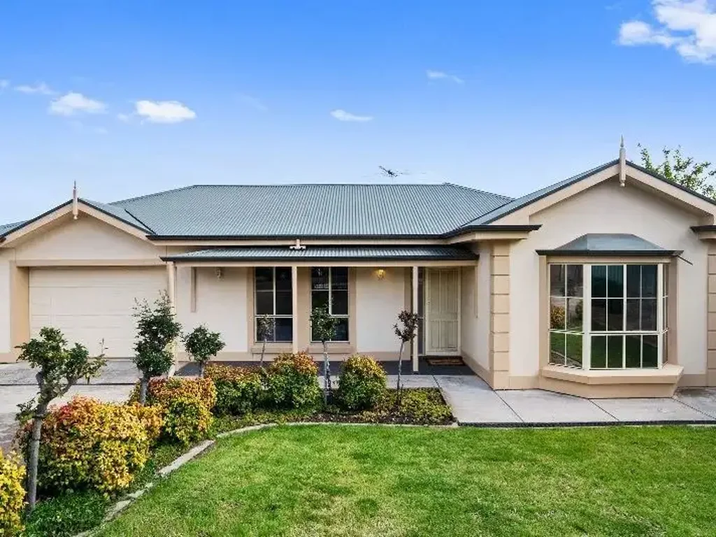 SPACIOUS 3 BEDROOM FAMILY HOME. 
Garage and undercover carport.