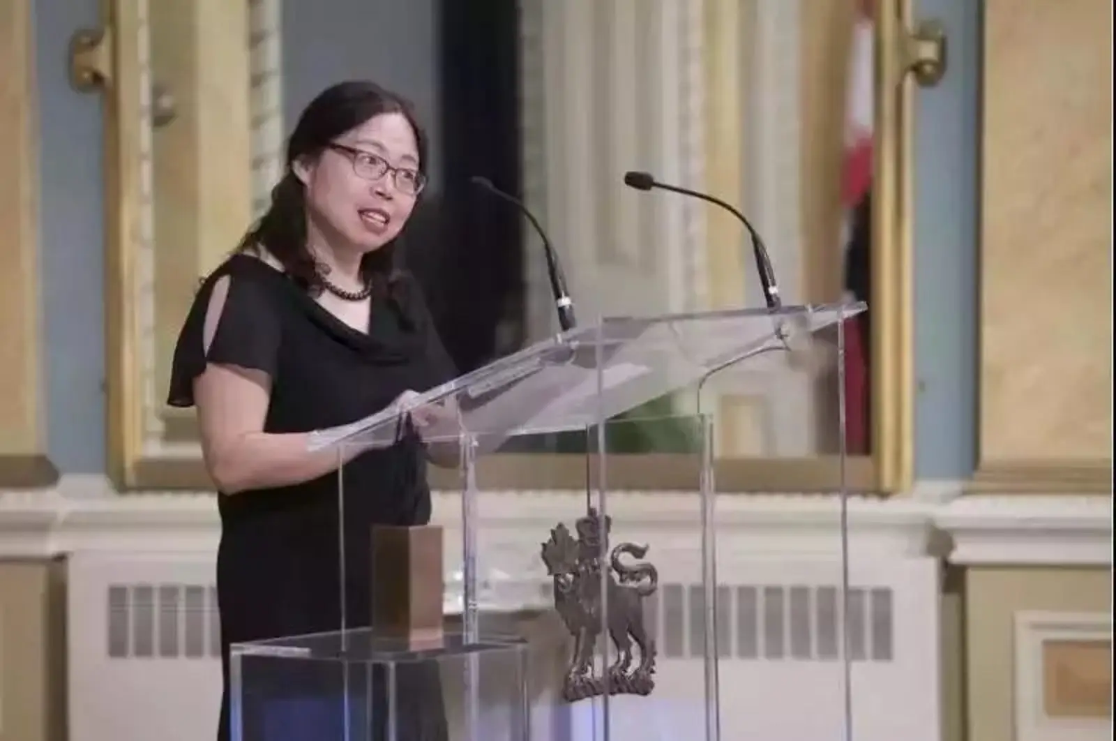 原来被加拿大带走的华裔女科学家,发明了对付埃博拉的“解药”