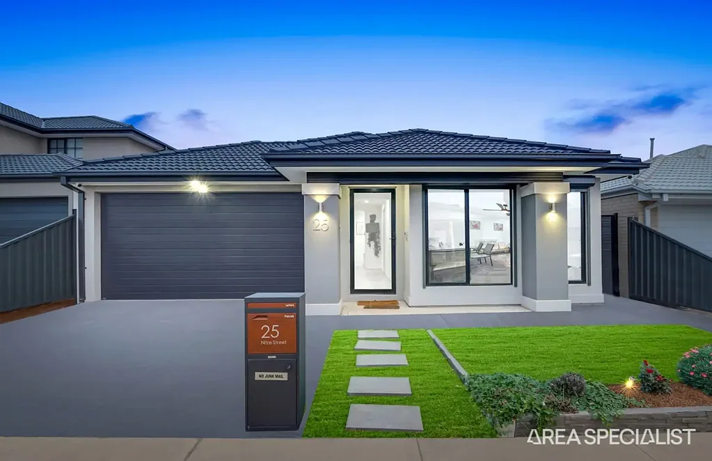 Manor Lakes 4房  列出的 AS - 卡莱尔建造的朝北的时尚家庭住宅  Listed AS -Carlisle Built North-Facing Stylish Family Home