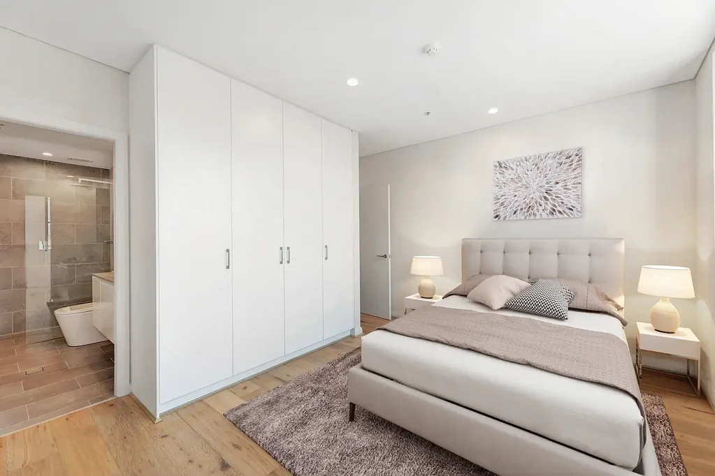 Ultra Modern Apartment Moments from Conveniences