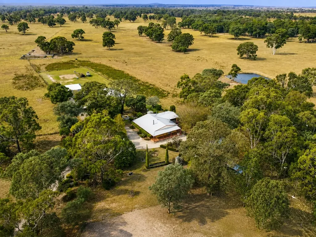 Munro 4房  Peaceful Country Living on 100 Acres - Just Minutes from Stratford Vic