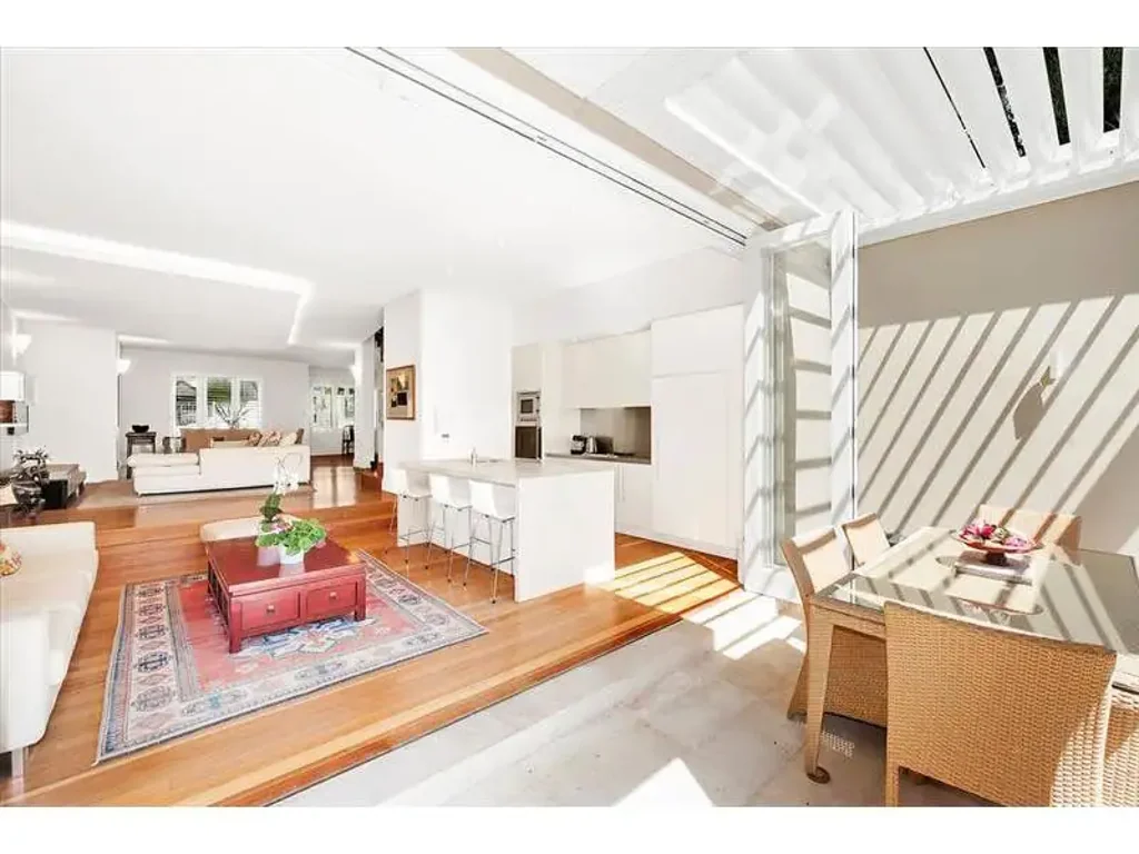 IMPECCABLE DESIGNER RESIDENCE, LUXURY LIVING IN THE HEART OF DOUBLE BAY