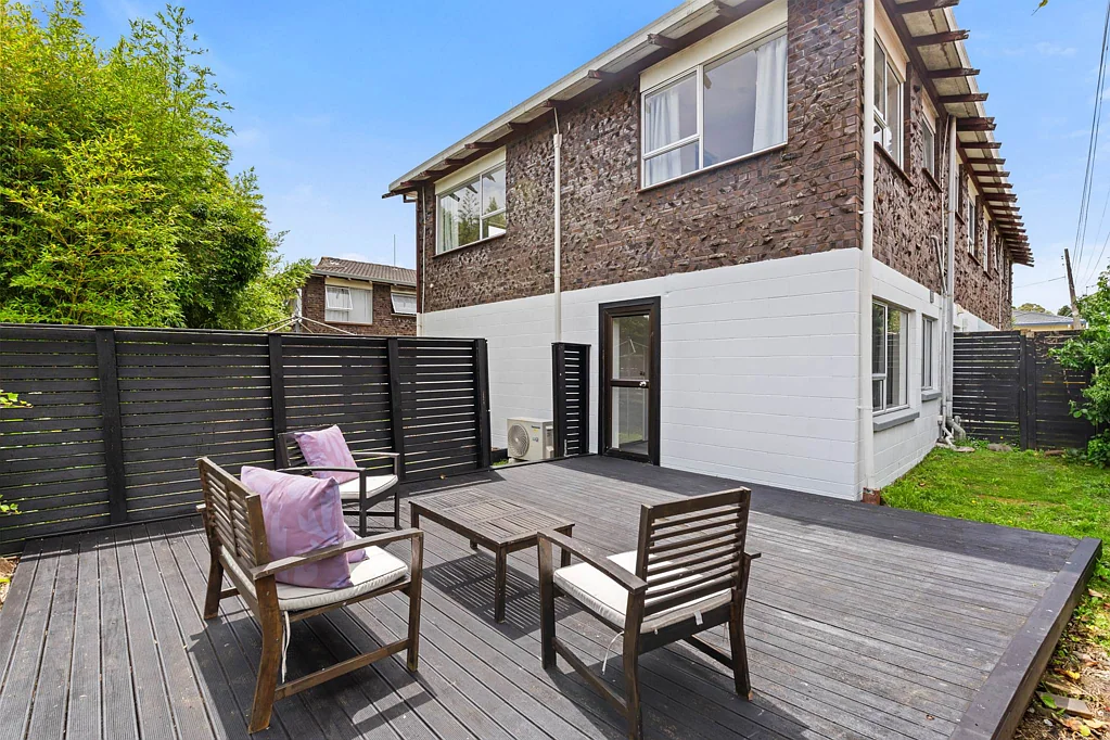 Henderson 2બેડરૂમ Sunny, Renovated End Unit – Feels Like Home!