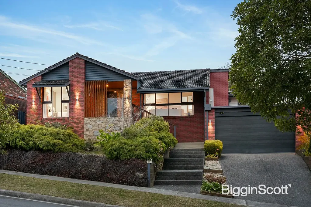 Doncaster East 5ਬੈੱਡਰੂਮ Space and Light with an Entertaining Focus