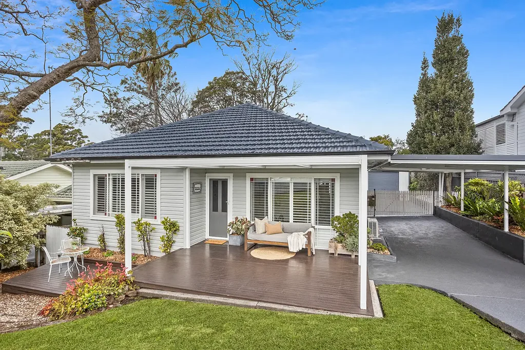 West Wollongong 3Kwarto Immaculate Family Home with Character and Modern Comforts