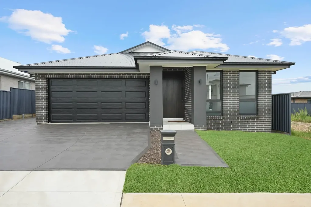 Wilton 6房 Wilton热门地段 450㎡实用地块 双收入物业 主宅四卧两卫 独立granny flat 高回报投资 Dual Living Opportunity -  Bingara Gorge Estate.