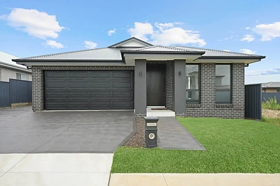 Wilton 6 Slaapkamer Dual Living Opportunity -  Bingara Gorge Estate.