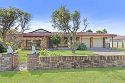 14 Tristania Parade, Maloneys Beach