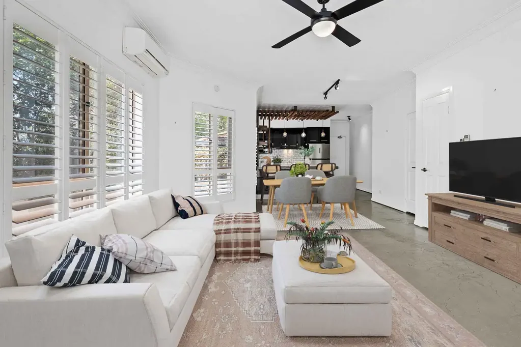 BOUTIQUE BROADBEACH GEM – COASTAL LUXURY LIVING