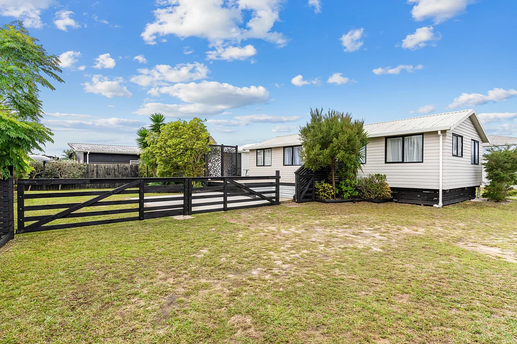 Mangawhai Heads 3 Bedroom INVITING HOLIDAY GETAWAY-BACH WAITING FOR YOU