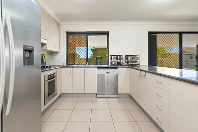 ਰਸੋਈ - 9 Mitchell Court, Gracemere, QLD 4702