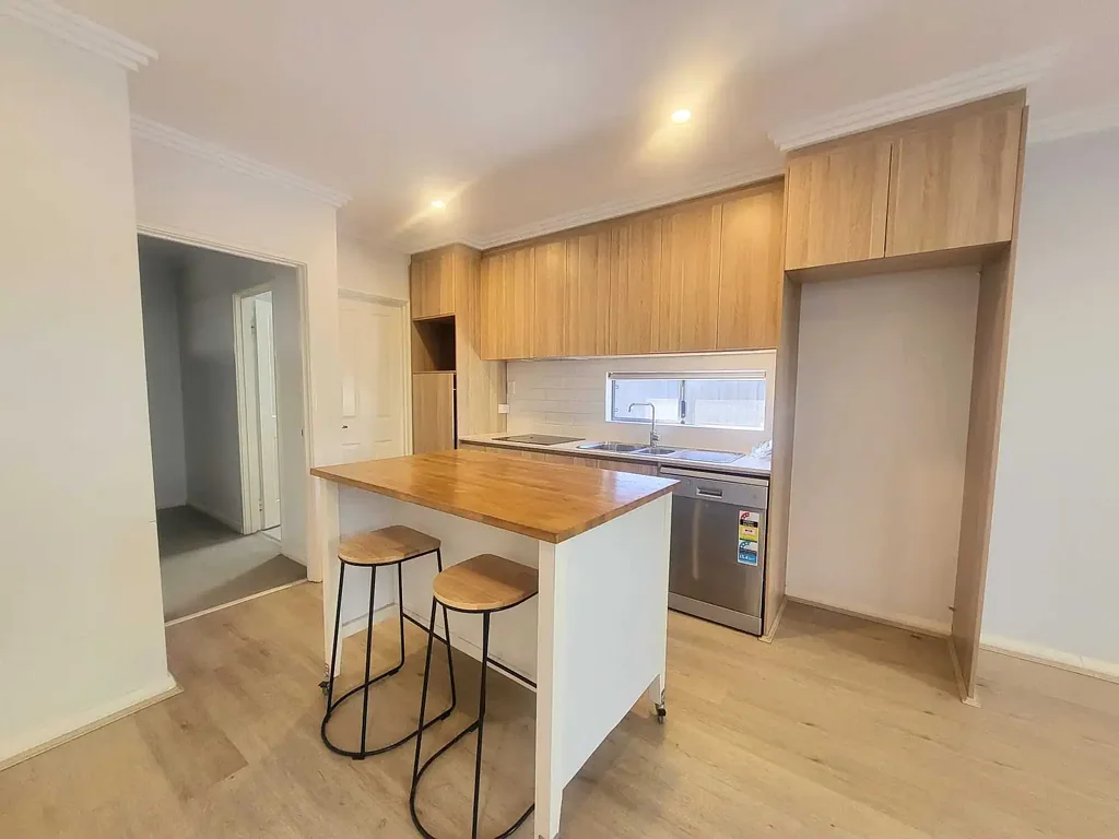 Modern Living Near Westfield Carousel & Transport