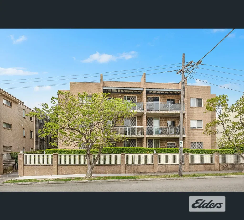 Ground Floor Apartment with Courtyard & Secure Parking