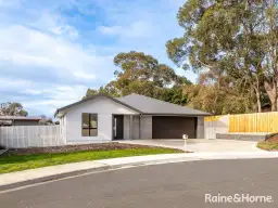 29 Lomandra Drive, Blackmans Bay