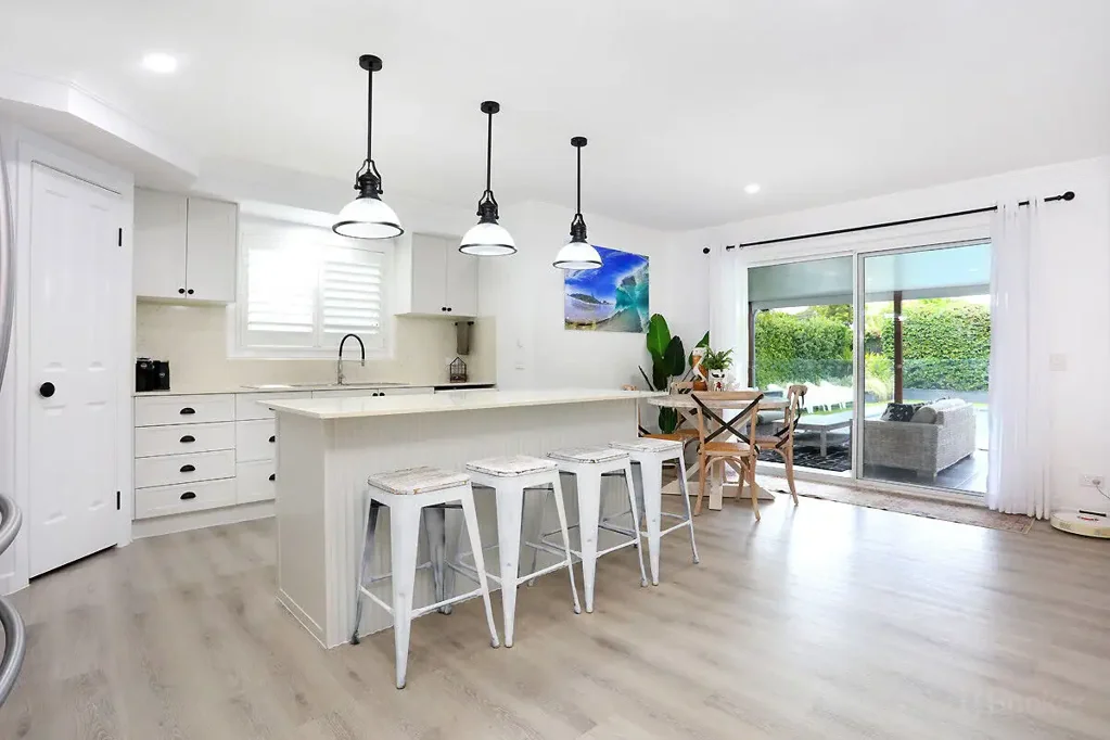 Hollywell 5chambre SOLD by Mason Niari