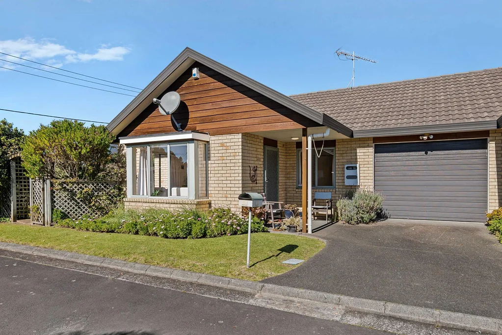 Orewa 3 Bedroom Sunny, Secure & So Convenient