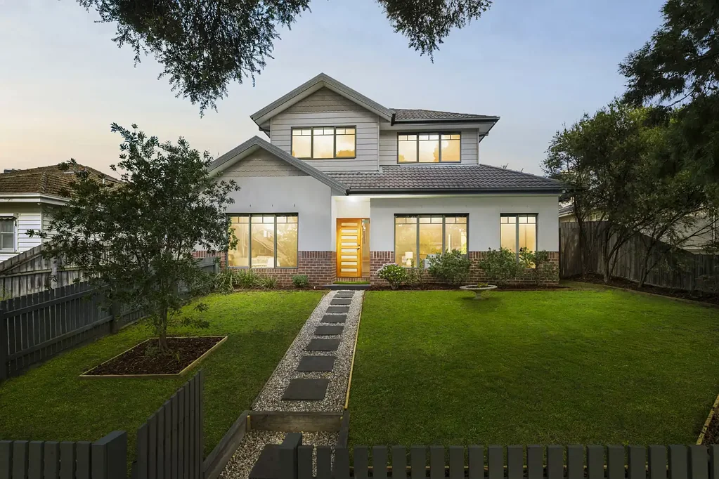 Mont Albert 4房 阳光品质，卓越地段 Sunlit Quality in Standout Location