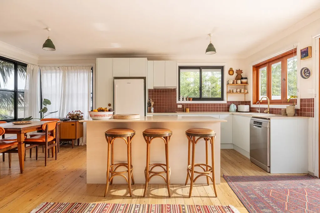 Corrimal 3Moenga Mid-century magic with 180-degree escarpment views