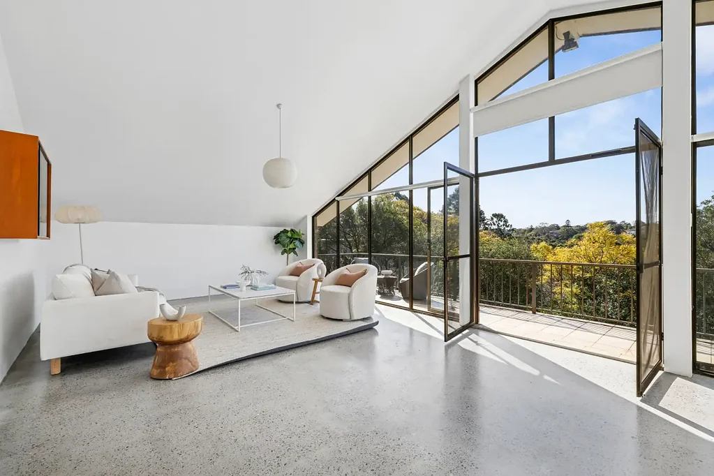 Naremburn 3 Bedroom Rare opportunity on a rear-north facing 785sqm