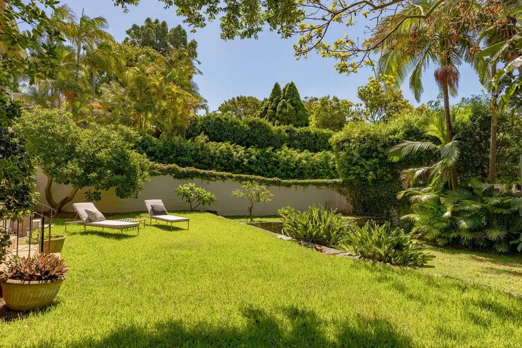 Large Garden House with Large Double Lock Up Garage