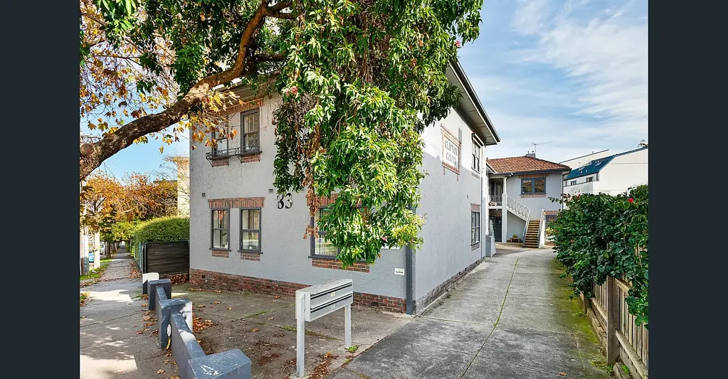 Charming Art Deco Apartment in a Prime St Kilda Position