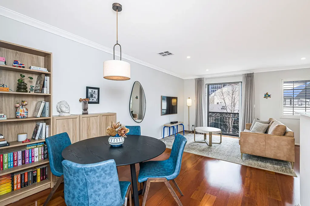 Northbridge 2침실 Gorgeous Apartment. City Views. Two Balconies. Desirable Location.