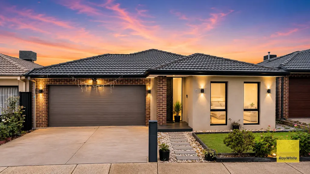 Tarneit 4 Bedroom North Facing/Close to Train station/Tarneit Central and much more ..