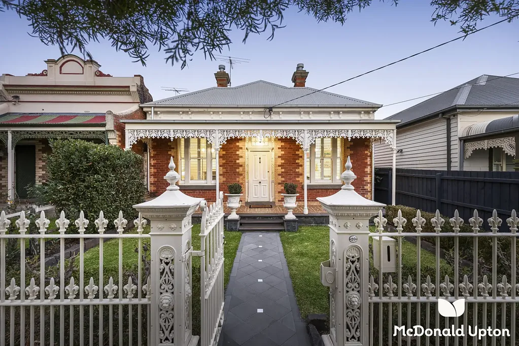 Moonee Ponds 4 Slaapkamer Heritage Home with Hidden Depths