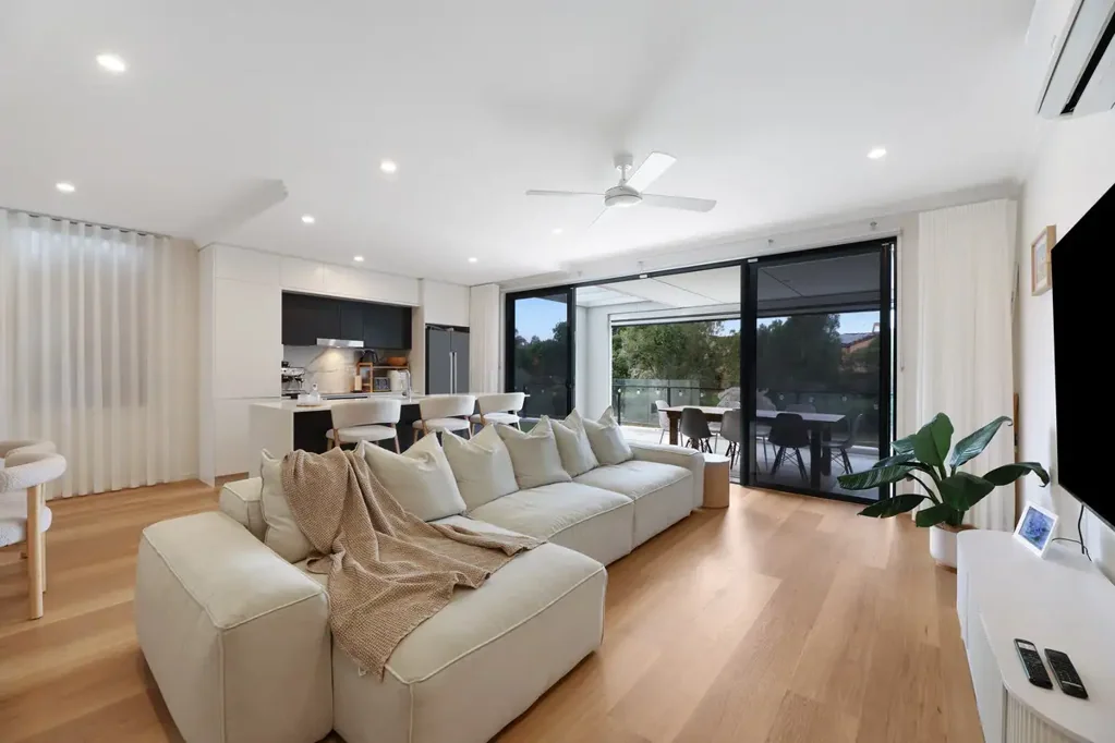 Spacious Modern Townhouse in Family-Friendly Robina