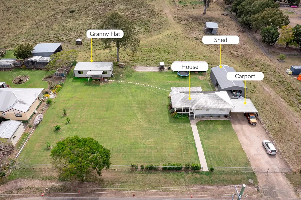 Lowood 5房  Rare Dual Living Opportunity with Granny Flat & Shed - 2 Minutes to Lowood & Move In Ready