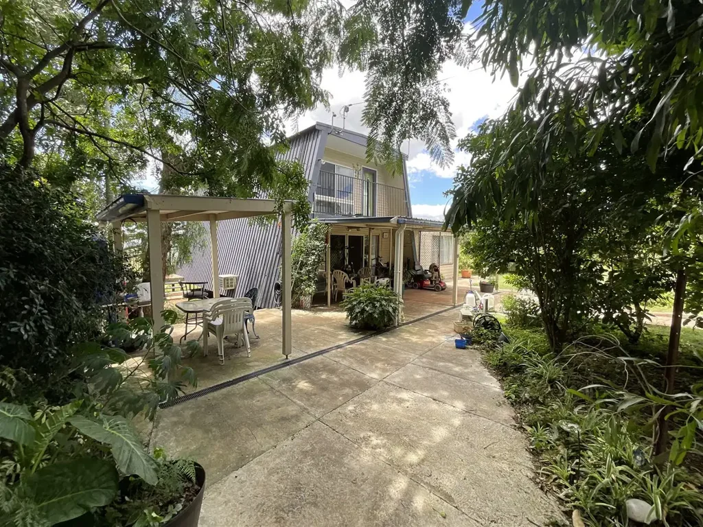 Upper Yarraman 3房  Charming A-Frame Home on 2003m² – Unique, Spacious & Fully Fenced