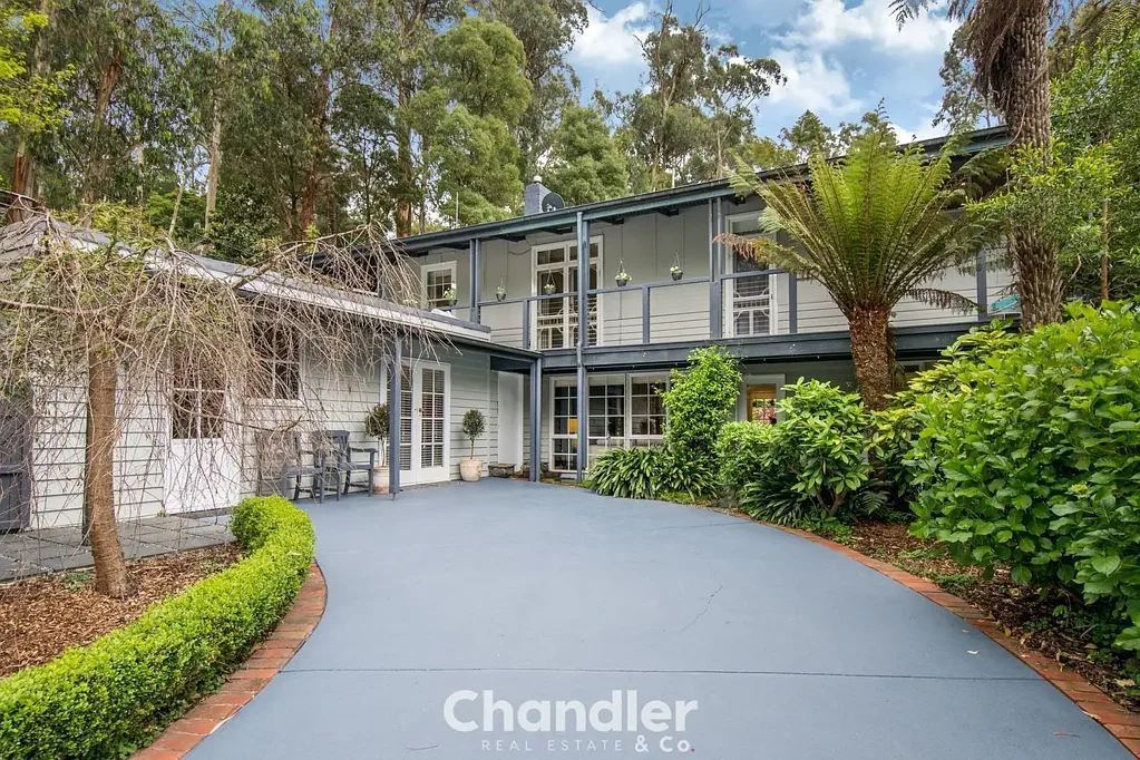 Upwey 4ਬੈੱਡਰੂਮ Character Filled Hill Home with Endless Possibilities