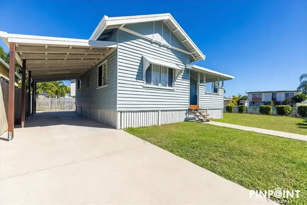 Charming Renovated Cottage in a Prime City-Fringe Location