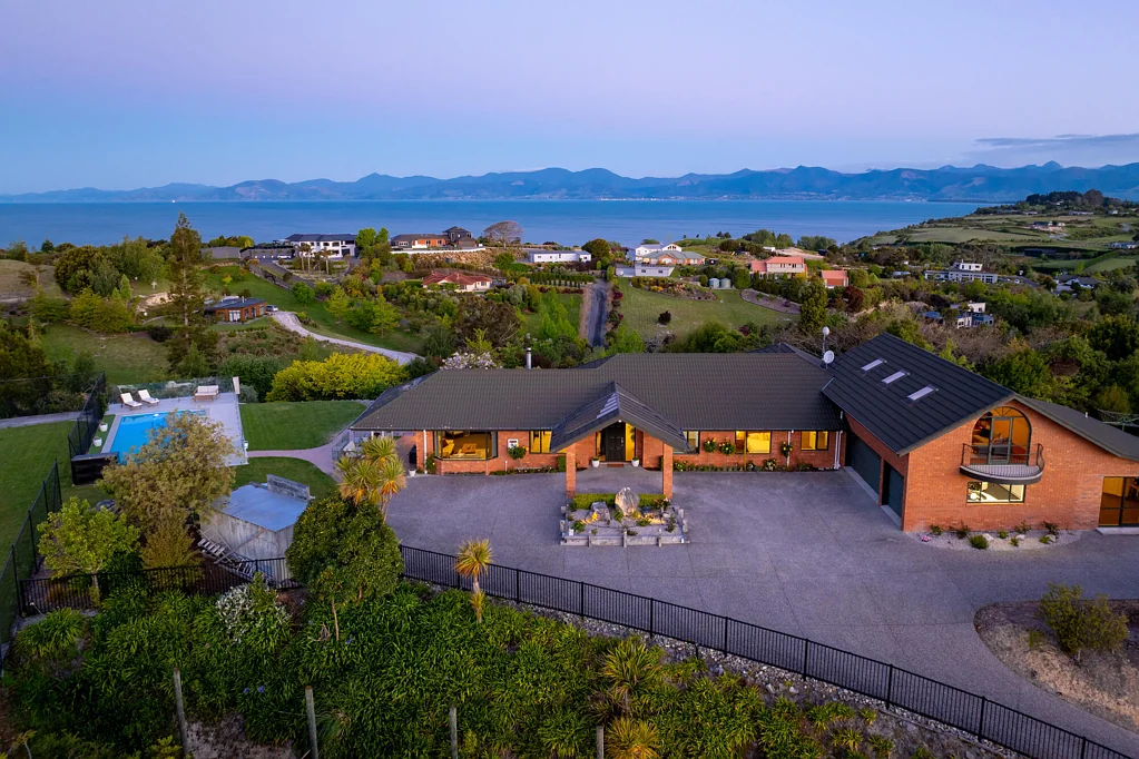 Tasman 5房  Elevated Tasman Estate with Panoramic Views