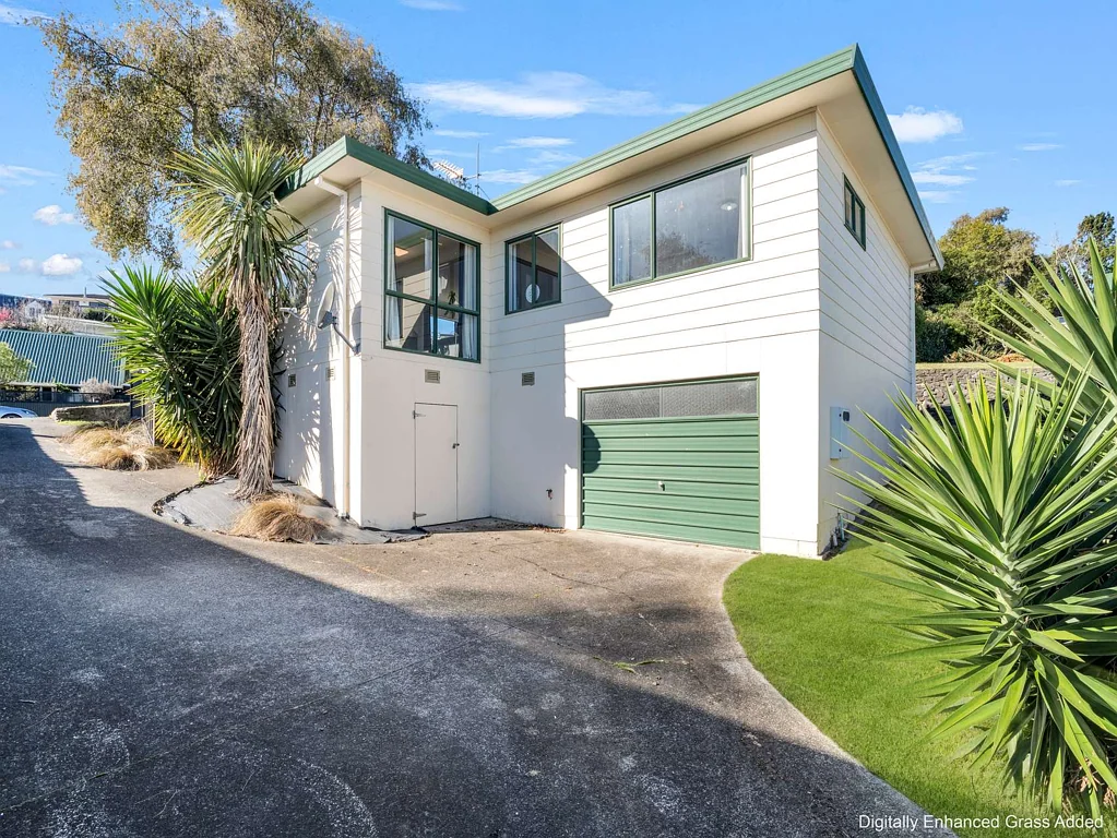 Welcome Bay 3房  Neat as a Pin – Move In Ready!