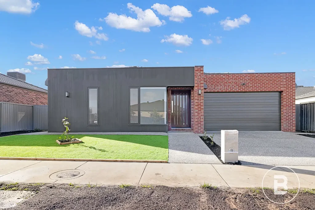 Alfredton 4 Bedroom LUXURY, FLEXIBILITY & SPACE - TWO MASTER SUITES FOR ULTIMATE FAMILY LIVING!