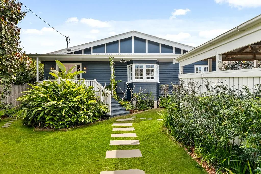 Hendra 5 Bedroom Oasis of Contemporary Calm and Classic Charm