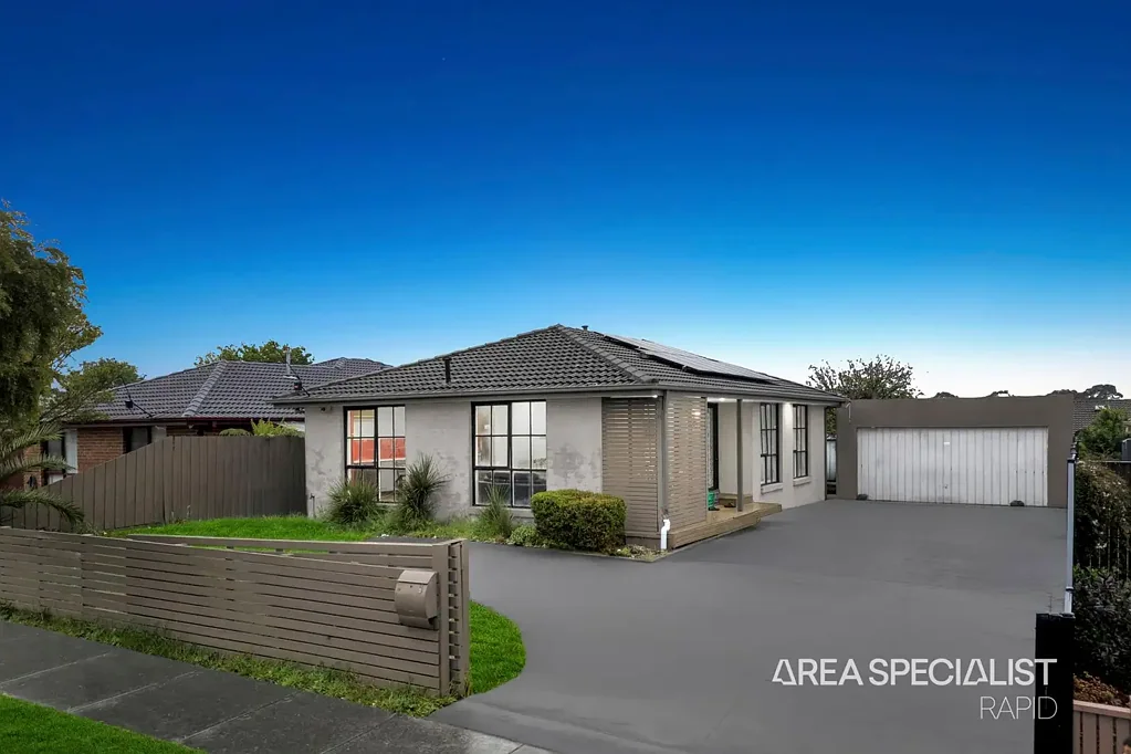 Hampton Park 3ਬੈੱਡਰੂਮ The Brief: Practical Hampton Park Living!
