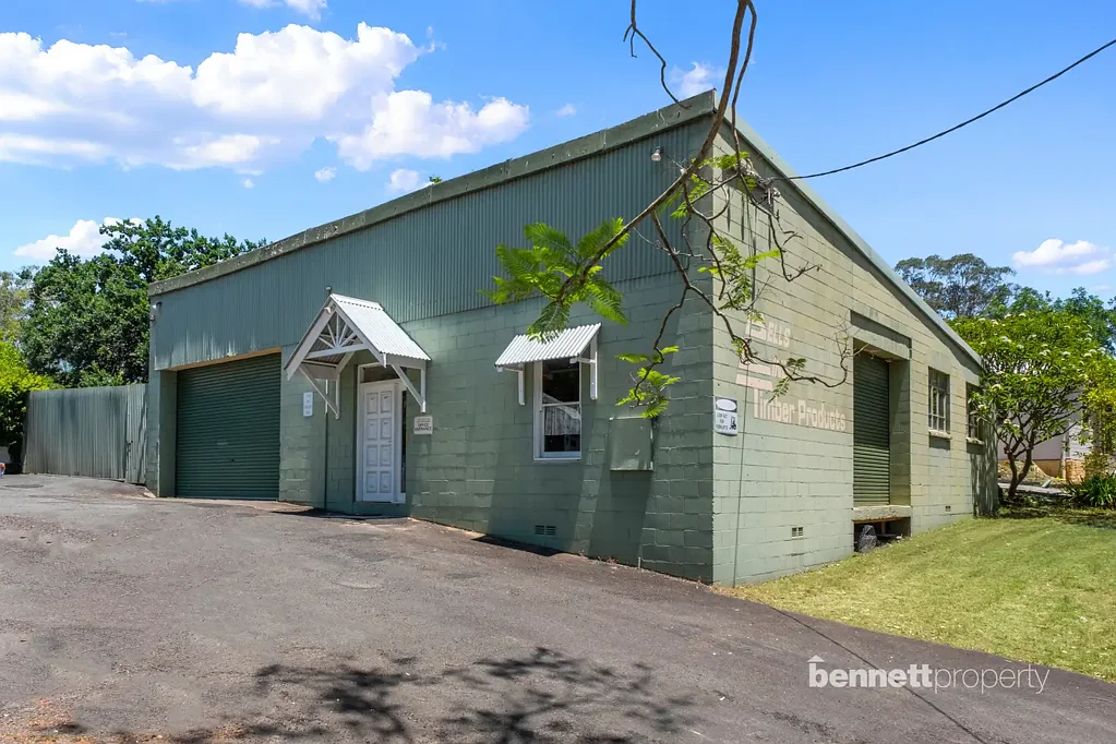 Kurrajong 3ห้องนอน LARGE WAREHOUSE + OFFICE - CHARACTER-FILLED RESIDENCE