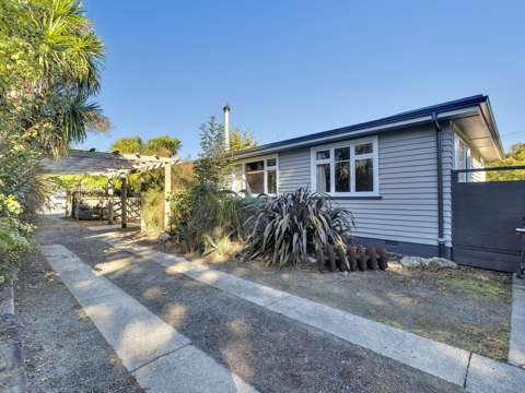 Cheviot 3房  Classic Quarter Acre, So Much Potential!